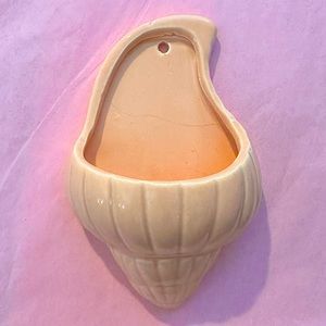 Mini ceramic seashell decor piece